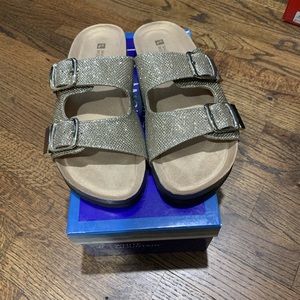 White mountain size 8 sandals brand new